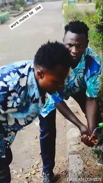 UKIENDELEA HIVI NAONA TUTAFUTWA KAZI 🤣#trendingshorts #comedyshorts 