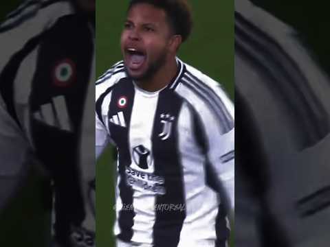 McKennie le marca