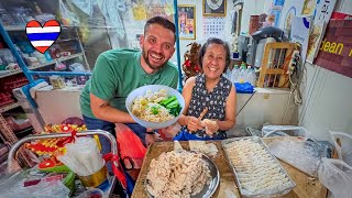 Chinatown Bangkok's MUST EAT Crab Claw Noodles 🇹🇭 5 Minute Fridays Season 2 EP.3