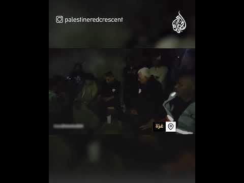 متطوعو الهلال الأحمر يعزون والد زميل لهم استشهد بقصف الاحتلال في غزة
