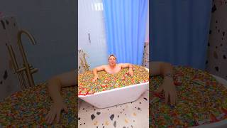 Моя девушка не любит Skittles!