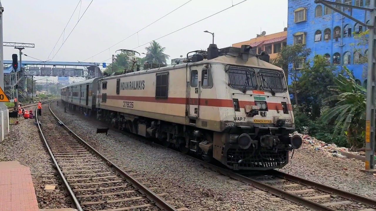 Howrah Jabalpur Shaktipunj Express 