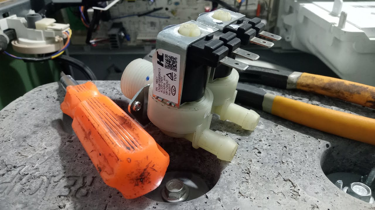 غسالة الملابس Condor 8kg لا تسمح بدخول المياه اصلحها بنفسك