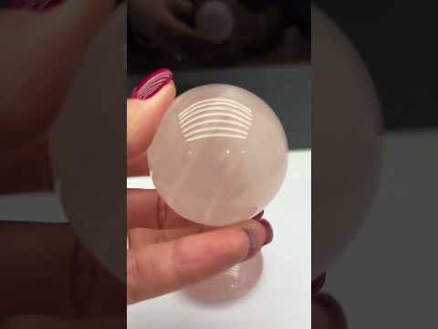 РОЖЕВИЙ КВАРЦ куля 49 мм з підставкою - натуральний камінь - Мадагаскар, видео 1