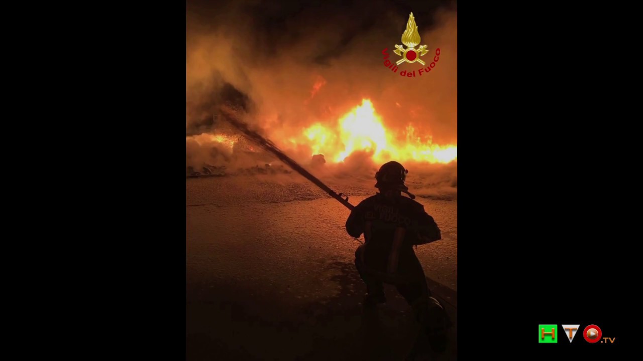 Vigili del Fuoco - Pianezza (TO), Incendio deposito di materiale plastico - www.HTO.tv