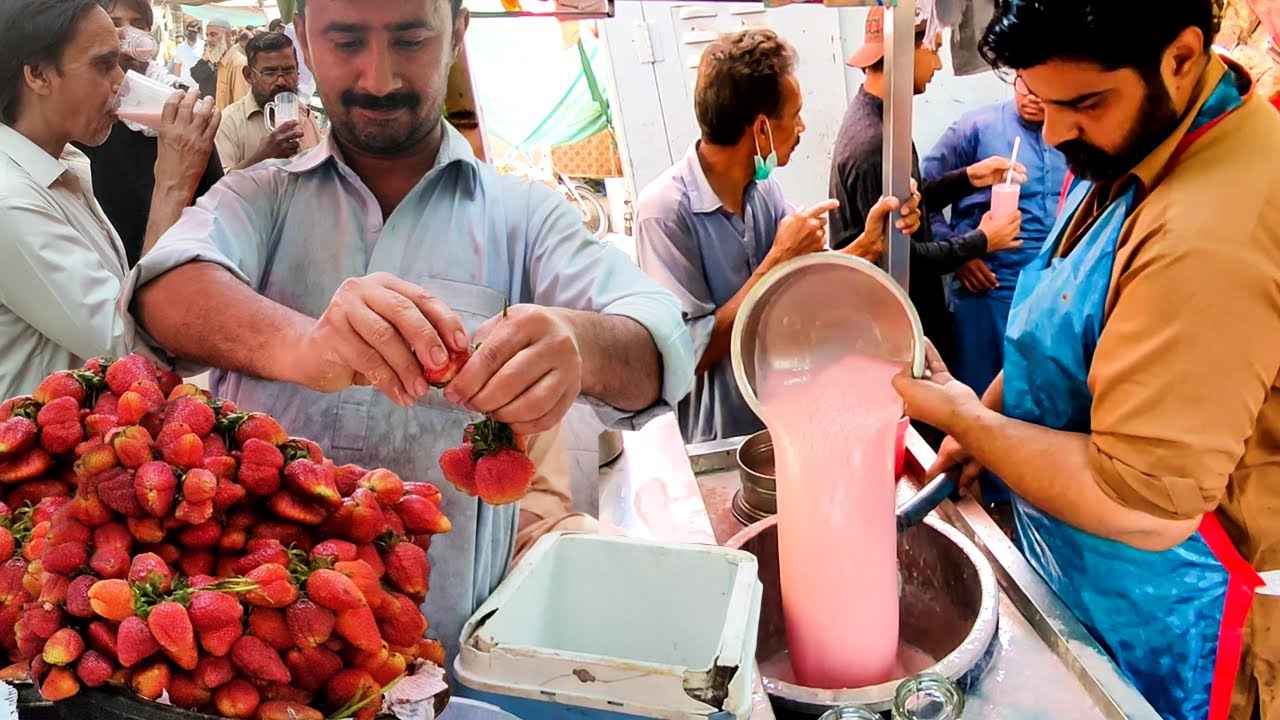 Refreshing Banana Strawberry Milkshakes | How to Make Banana Strawberry Shake? Summer Street Juice