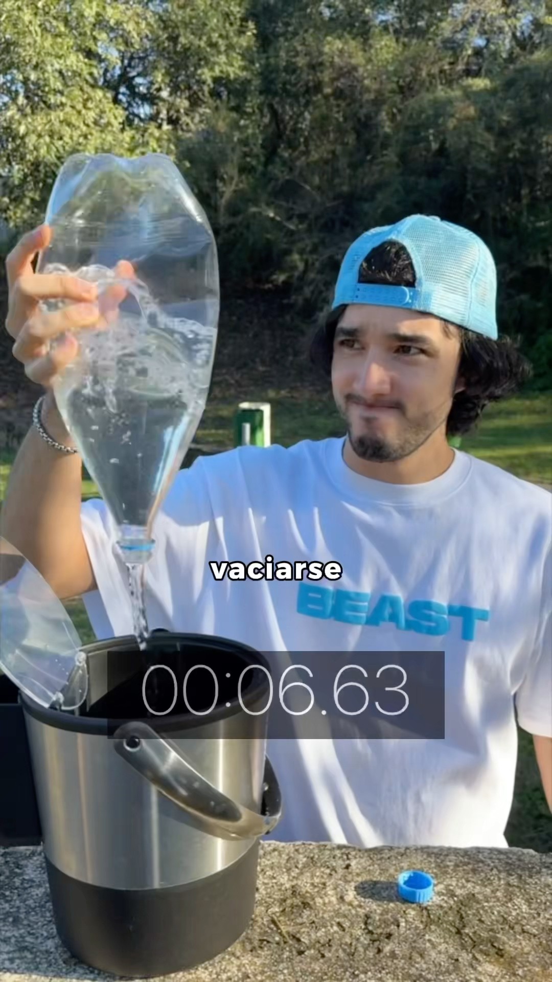 VACIE 1 LITRO DE AGUA EN 0.1 SEGUNDOS