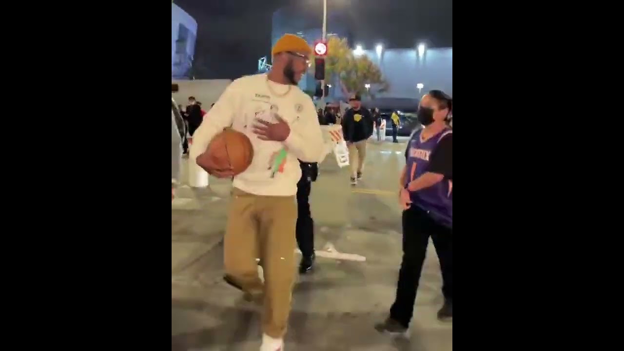 Chris Paul roasts Suns fan who said “I’ve been a fan since day 1” 😂😭