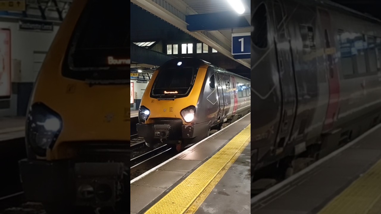 221125 ECS through Southampton Central 