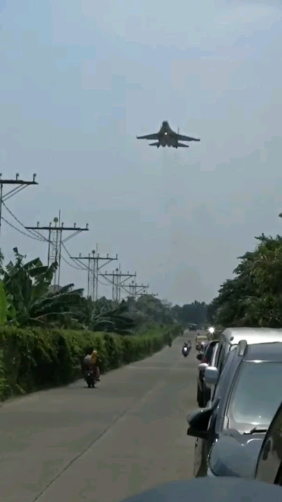 Jet Tempur TNI AU Sukhoi SU 27/30 Mendarat di Jakarta