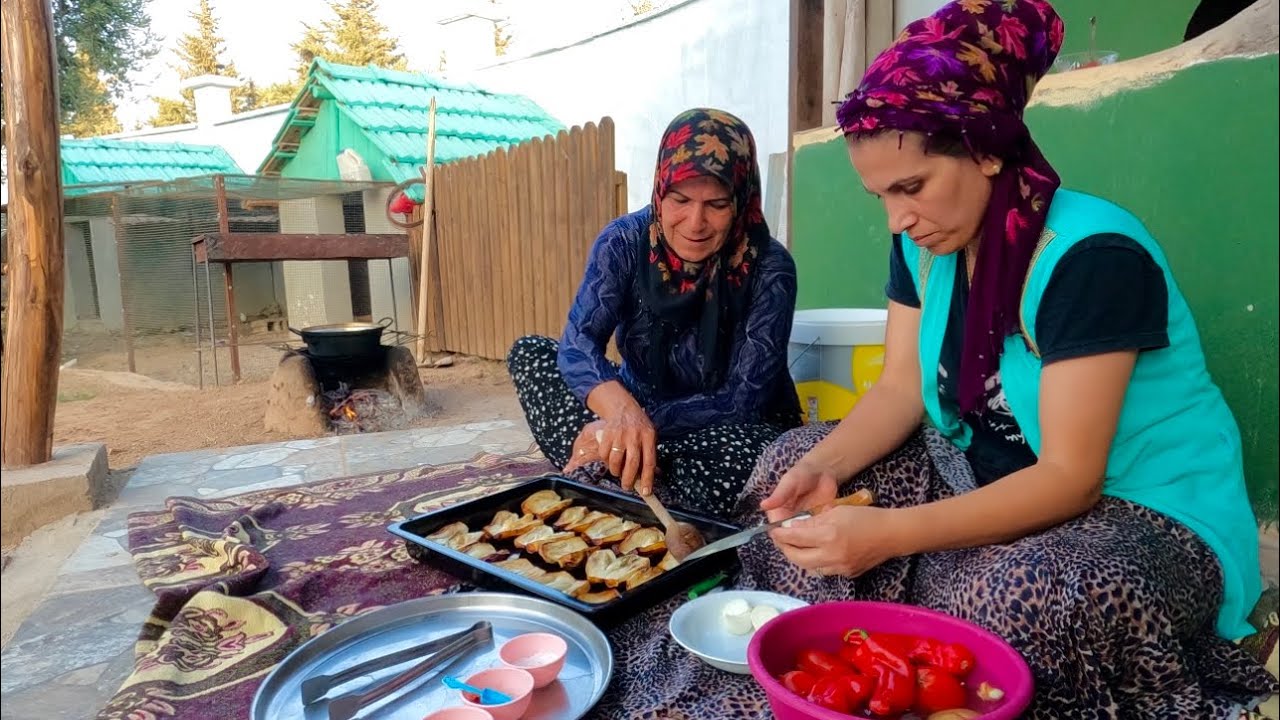 KÖY EVİ ABLAM GELDİ ~ ODUN ATEŞİNDE KUZU ETİ PATLICAN YEMEĞİ Doğal Yaşam