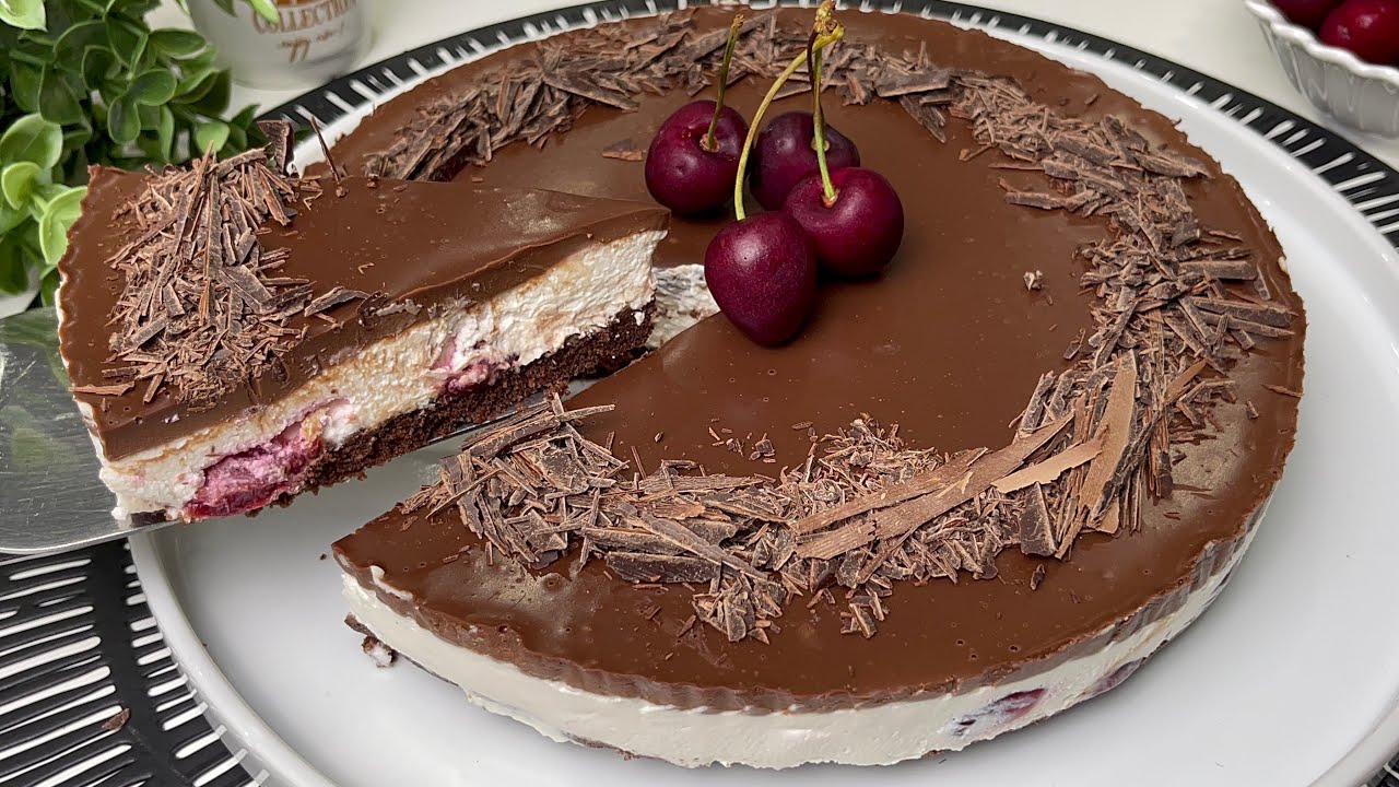 Так хорошо, что на столе ничего не осталось! Берите вишни 🍒 и испеките этот вкусный торт!