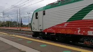 Atr 125 108 Per Il Treno Regionale 5087 E 464 892 Fer Per Il Treno Rv 2282