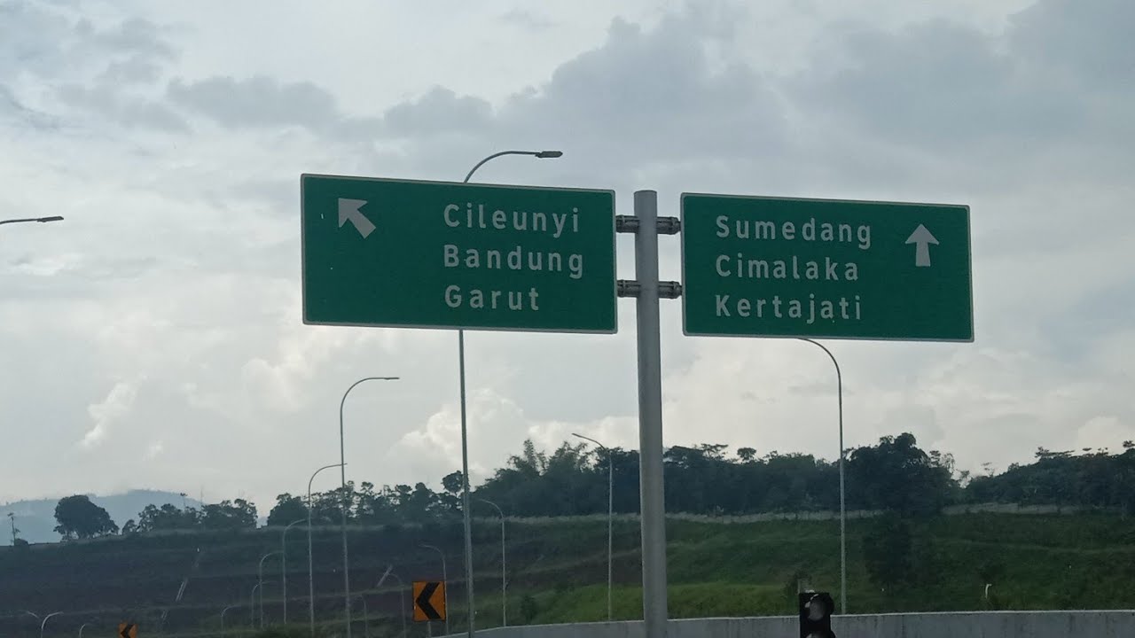 Rambu-Rambu Tol Cisumdawu Terpasang, Masuk Pintu Tol Rancakalong sampai ...