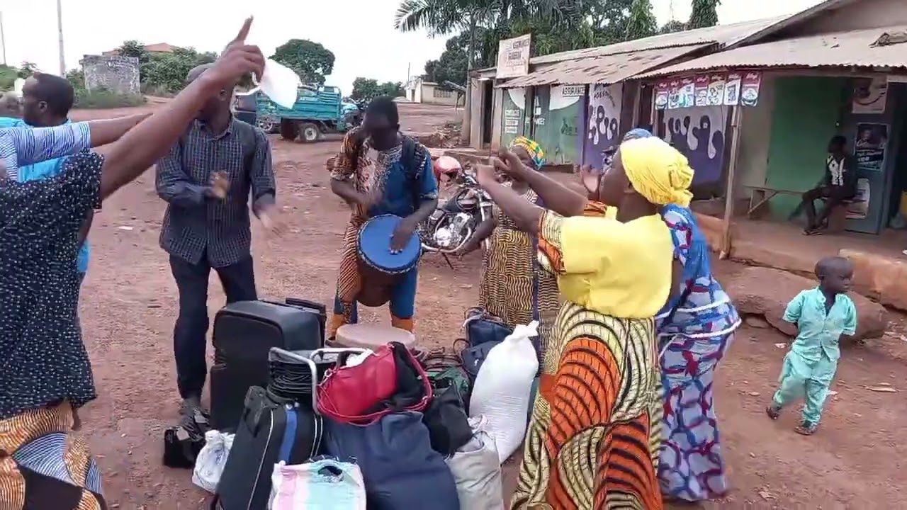 MOMENT DE RÉJOUISSANCE À L'ARRIVÉE SUR GUIBEROUA - RÉVEIL INTERNATIONAL JÉSUS REVIENT