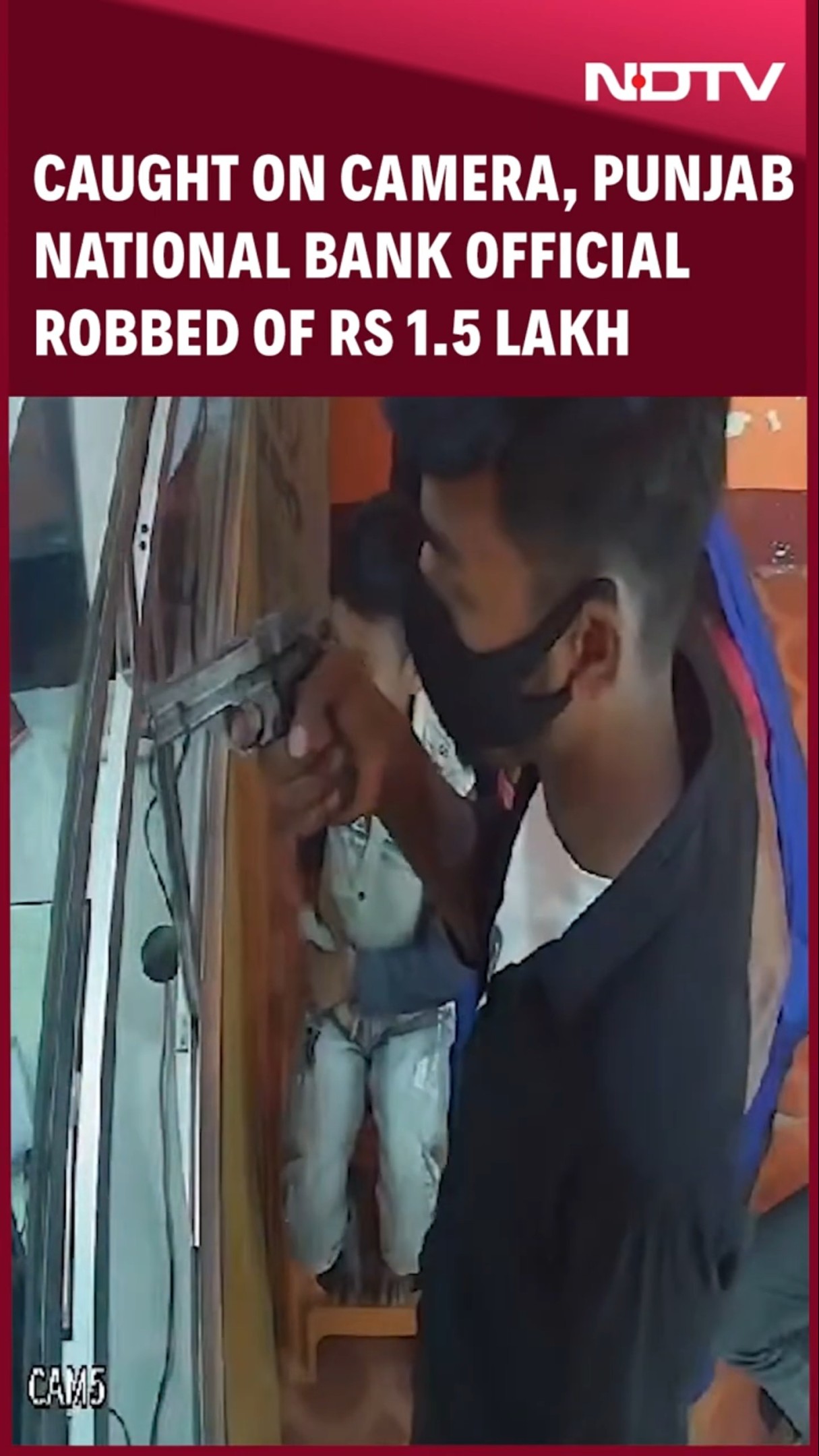 Bihar News | Caught On Camera, Punjab National Bank Official Robbed Of Rs 1.5 Lakh