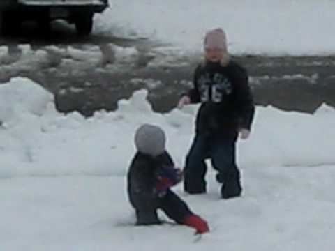 Reece & Jenna in the snow 12.19.09.AVI