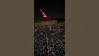 IMPRESIONANTE Y BELLO ATERRIZAJE DE AVIÓN EN CDMX DE NOCHE. IMPRESSIVE AND BEAUTIFUL PLANE LANDING.