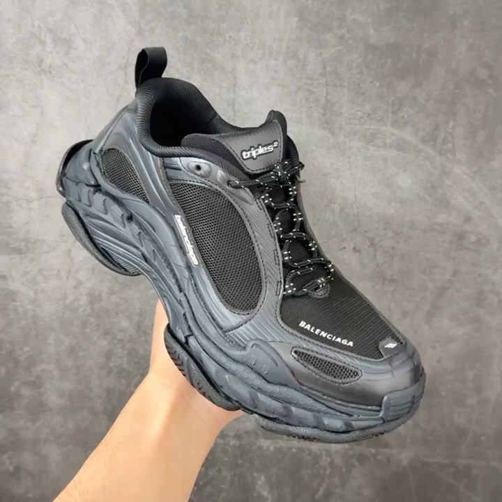 トリエス　バレンシアガ BALENCIAGA（バレンシアガ） ×adidas TRIPLE S アディダス トリプル