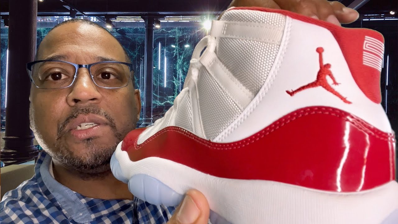 Ролевая игра ASMR: Дружелюбный продавец обуви продаёт кроссовки Air Jordan 11 Cherry Red