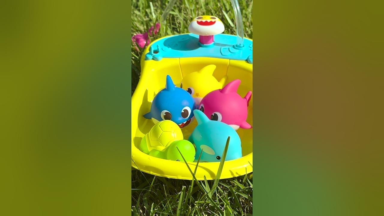 Toy Baby Shark Family in the Shower Doo Doo Doo! #shorts