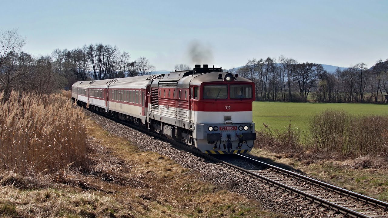 Vlaky Slovensko - ZSSK 757.018 a 754.005 na RExoch na Ponitrí