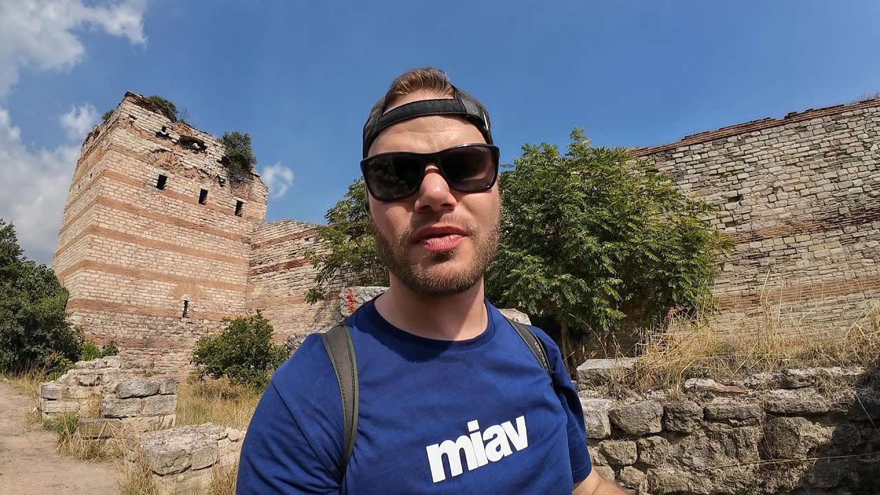 Climbing the walls of Constantinople - Istanbul 🇹🇷