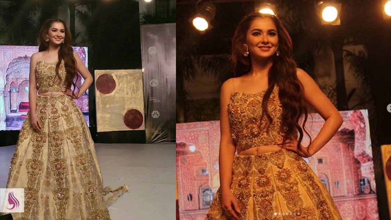 Hania Amir Beautiful Ramp Walk at Shane Pakistan Show 2018