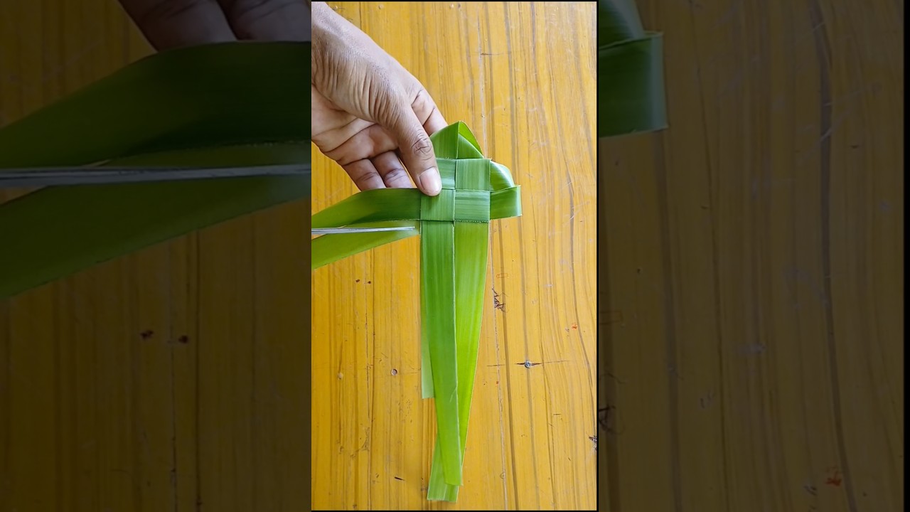 Heart with Coconut Leaves | Coconut Leaf Craft | #shorts #leafcraft #coconutleafcraft