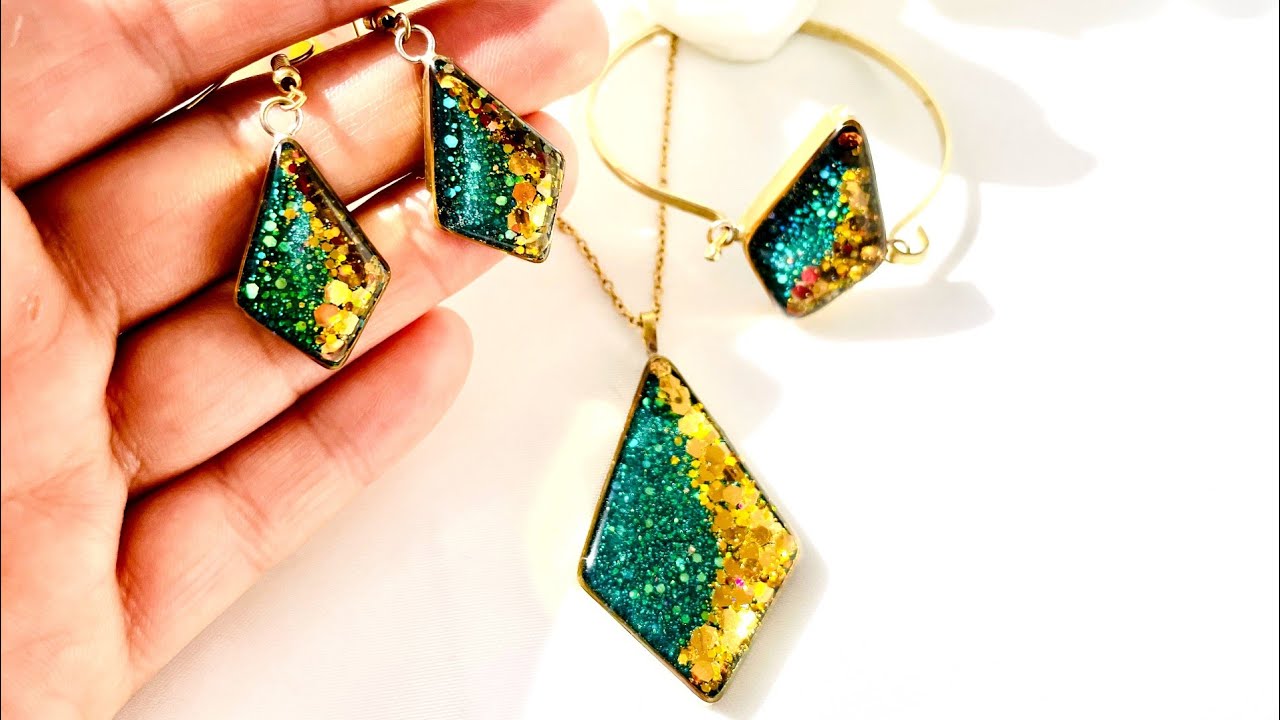I Made a Dreamy Resin Jewelry Set 💚 Gold Glitter Magic!