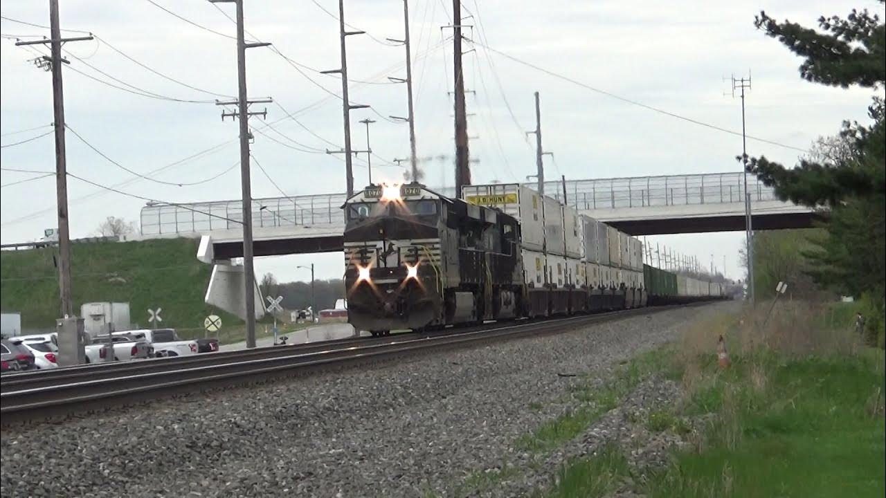 NS 205 led by a duo of ES44ACs in Swanton, OH - YouTube