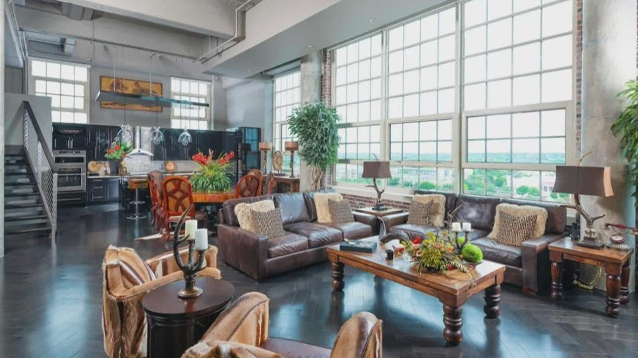 Peek inside this 2.8M penthouse for sale at Montgomery Plaza in Fort