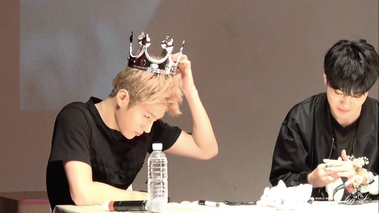 140801 신촌팬사인회 명수 : 명수왕자님~요술봉이 탐나니^^