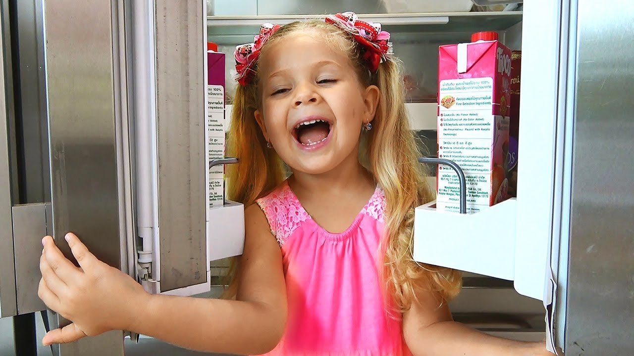 Roma and Diana in the magical Refrigerator, Kids pretend play