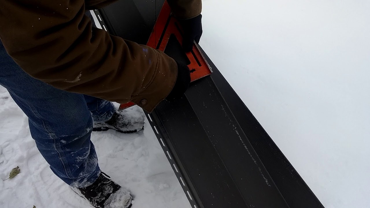 Cutting vinyl siding with A dewalt angle grinder in freezing