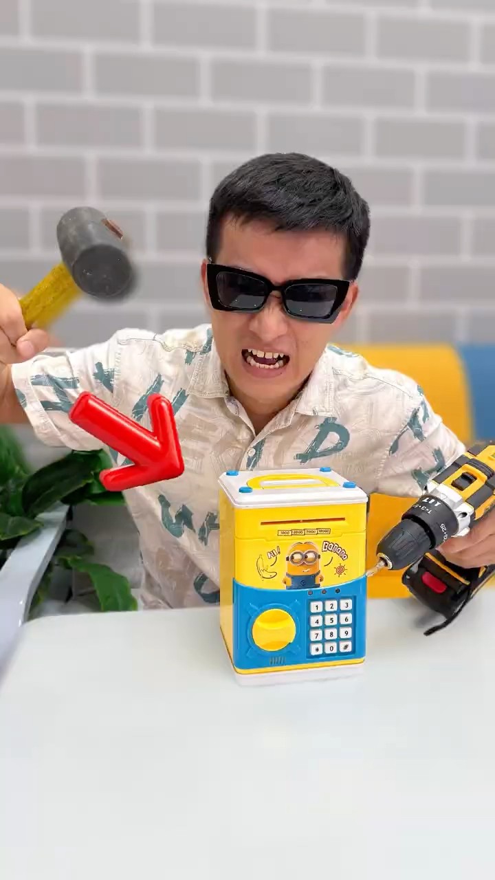 Su Hao comedy: destroy the safe ?