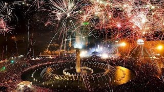 Gemerlap Cahaya Warna-warni Kembang Api Meriahkan Perayaan Pergantian Tahun di Monas