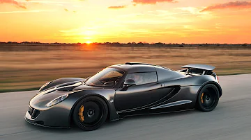 Hennessey Venom GT. Цена варьируется в интервале от 1,450,000 до 1,650,000 долларов США.