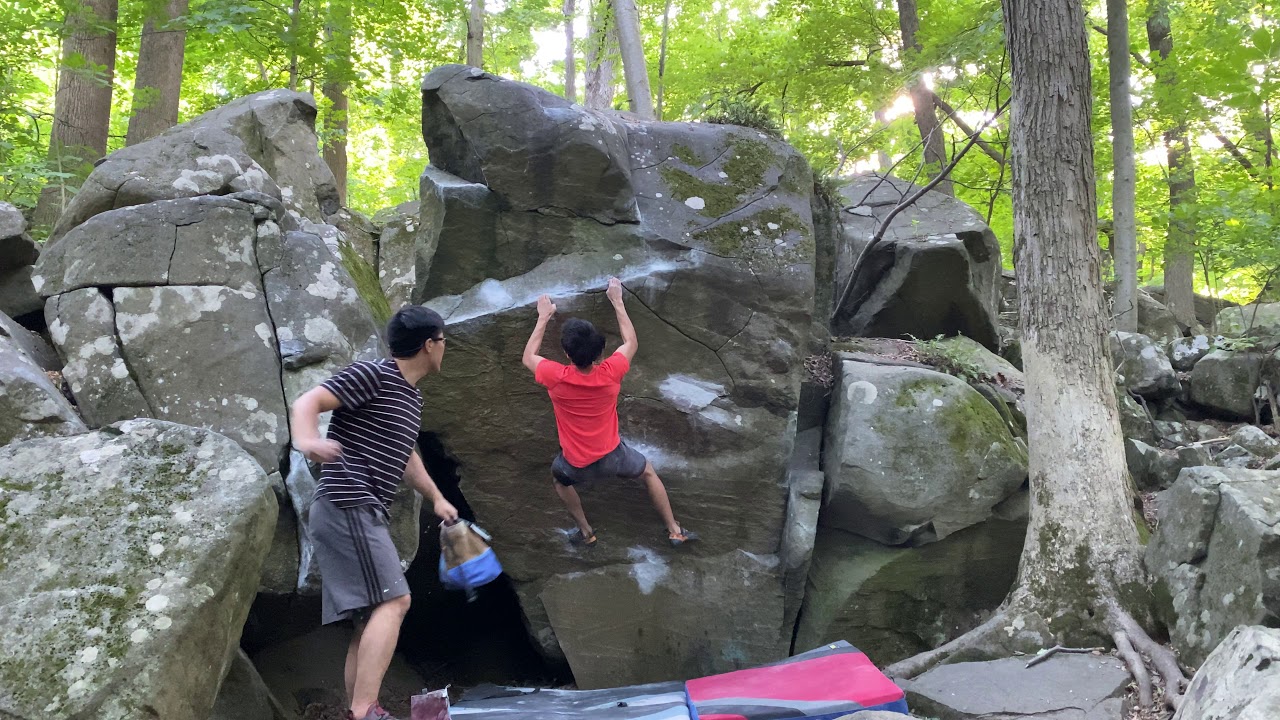 Sourlands Bouldering - Good Vibrations Sit V8