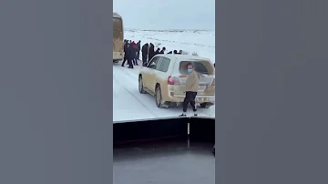 تبول جماعي على طريق السفر 