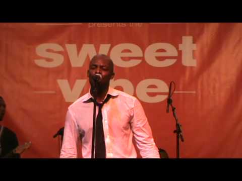 R&B Artist, Joe performs