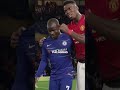 Nadie entendía por qué este jugador estaba limpiando el campo si nadie se lo había pedido.