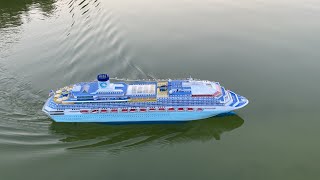 Cruise Ship RC Model Manoeuvring With Thrusters