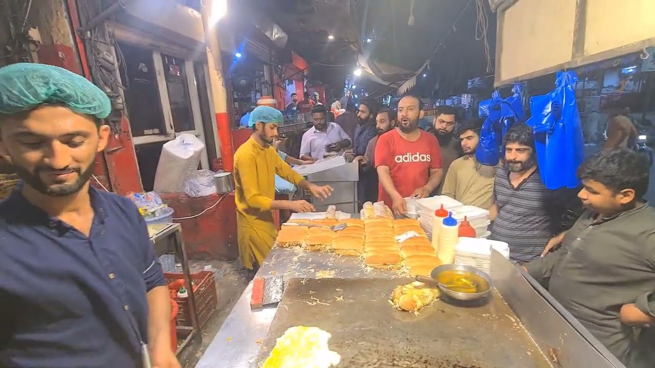 Lahori Lapaita Burger | Unique Street Food Video | Traveller Food