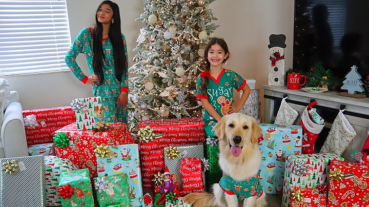 CHRISTMAS MORNING OPENING PRESENTS 2020