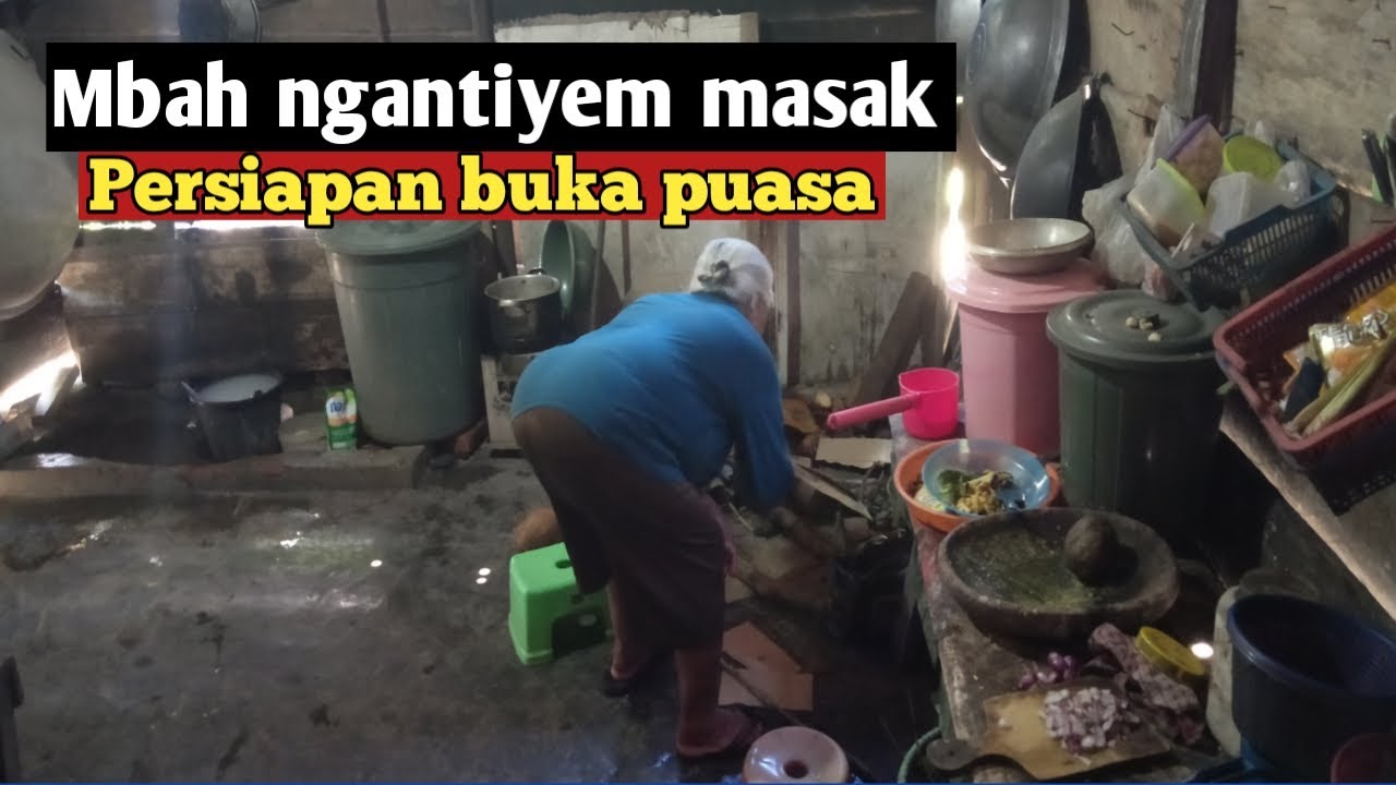 Menu sederhana buka puasa mbah ngantiyem di desa - YouTube