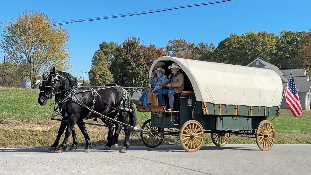 Легкий кемпер-фургон с крытой крышей