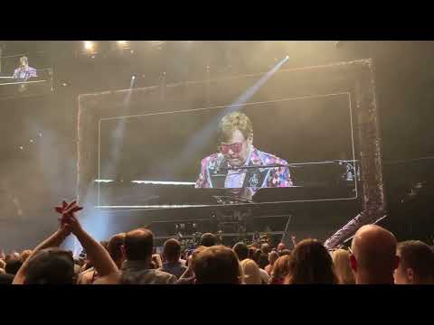 Elton John Pays Tribute to the Late Taylor Hawkins - 3/26/22 - Des Moines, IA