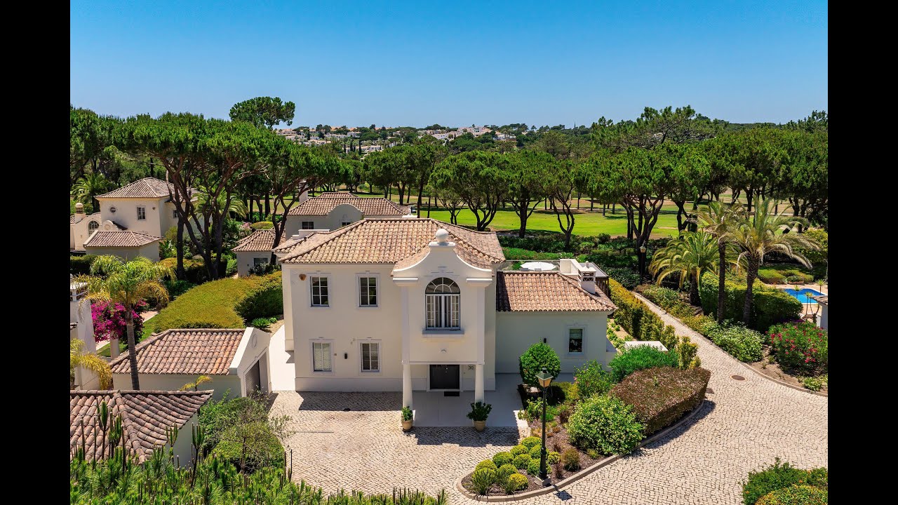 Stylish South-Facing 3-Bedroom Villa for sale in Pinheiros Altos with Golf Title