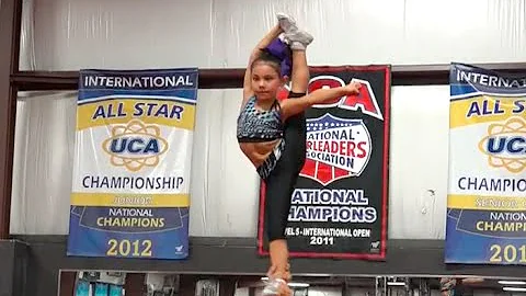 Darby Leetch (7 Years old) performs for Cheer Extr...